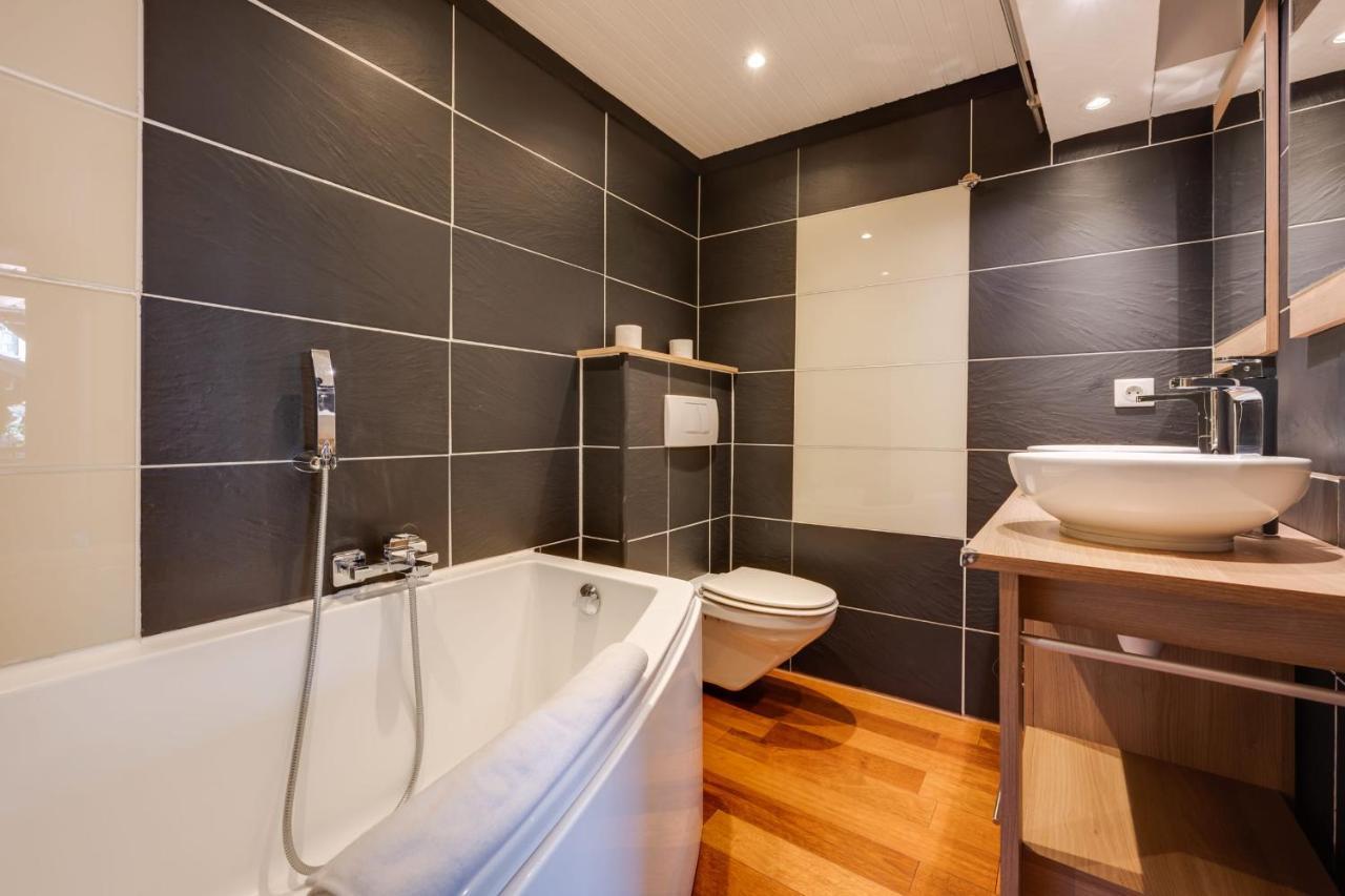 La Tour Du Lac - Beautiful Apartment In The Heart Of Annecy Exteriör bild